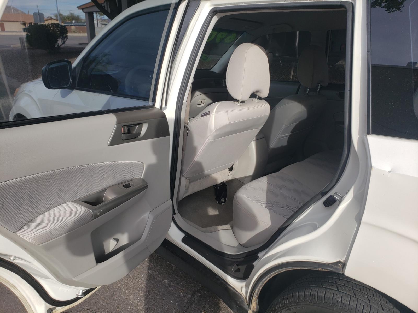 2010 WHITE /gray Subaru Forester (JF2SH6BC3AH) with an 2.4L L4 DOHC 16V engine, 5-Speed Automatic transmission, located at 323 E Dunlap Ave., Phoenix, AZ, 85020, (602) 331-9000, 33.567677, -112.069000 - 2010 Subaru Forester,......EXCELLENT condition,.... Ice Cold A/C, Gray interior with lite gray cloth seats in near perfect condition, New brakes, Tune up, Stereo/CD Player, Satellite compatible, This suv is gorgeous inside and out, Incredible gas mileage! Arizona title , Runs and Drives Excellent... - Photo #10